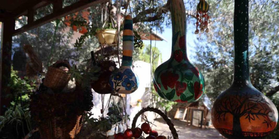 Emeklilik ona yepyeni bir kapı açtı! Atıklardan yeni bir dünyaya: Hepsini sanat eserine dönüştürüyor 4